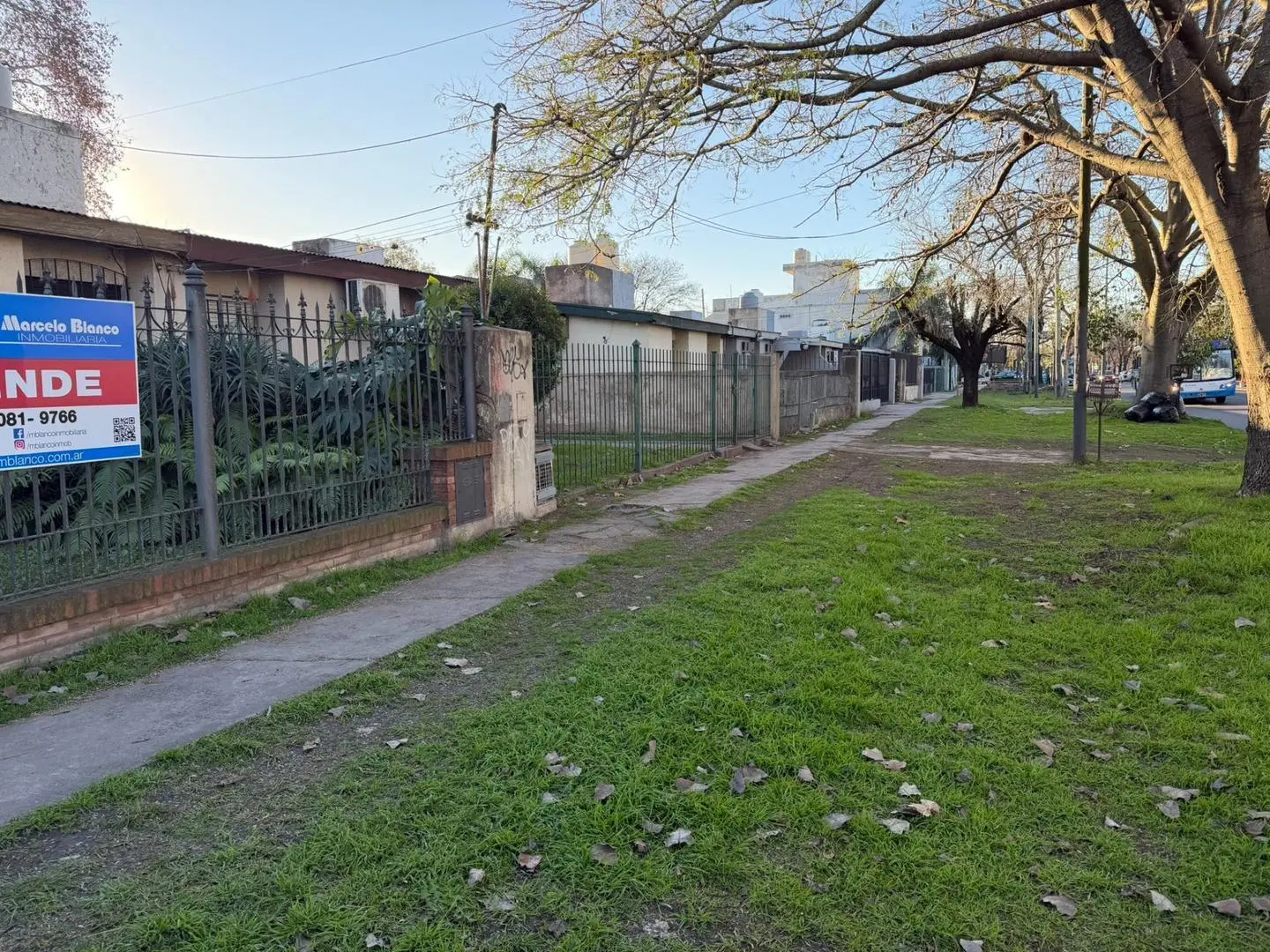 Adrogue VENTA  casa 4 dormitorios jardin av espora 4