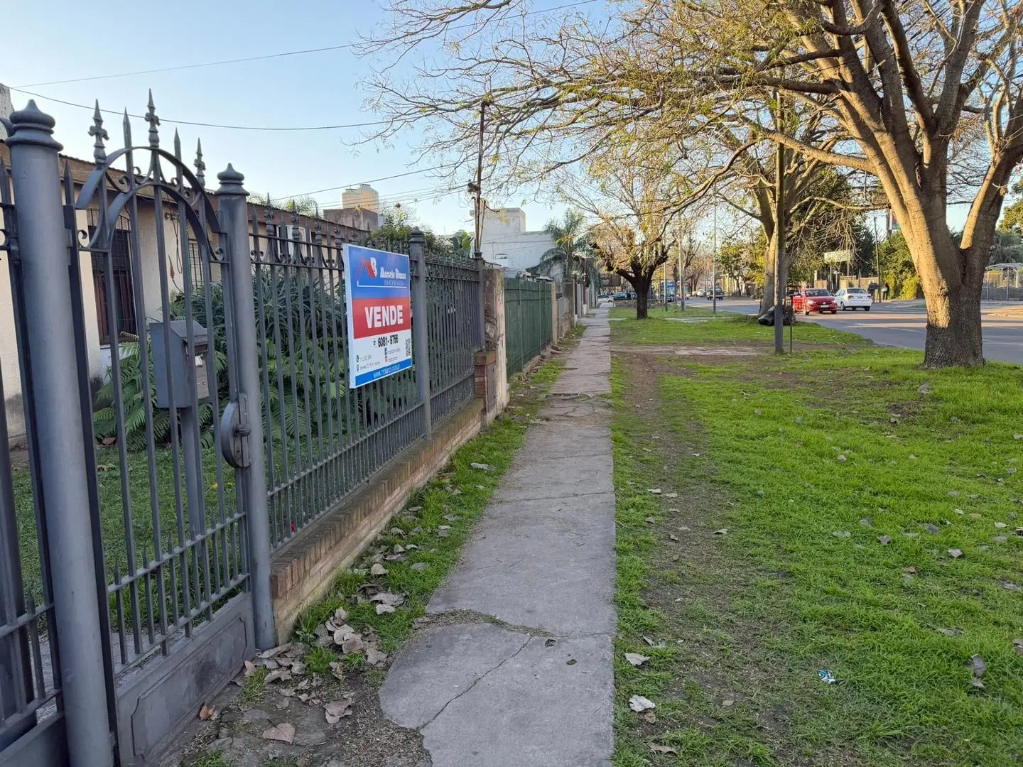 Adrogue VENTA  casa 4 dormitorios jardin av espora 2