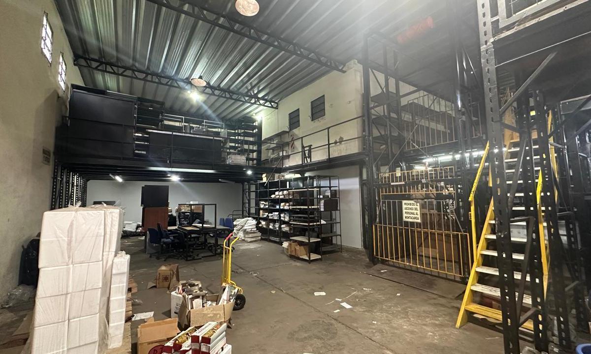 Importante local comercial con deposito en Pichincha