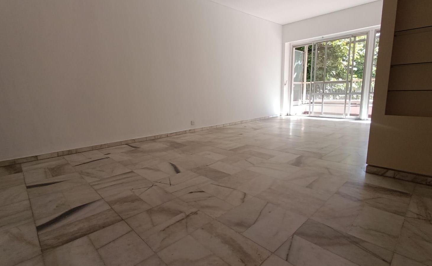 Foto de AMPLIO DEPARTAMENTO EN CENTRO. 3 DORMITORIOS. PATIO, imagen 2