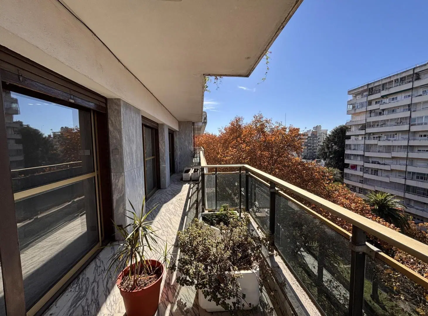Dpto sobre Bv. Oroño - Piso exclusivo - Cochera baulera 3