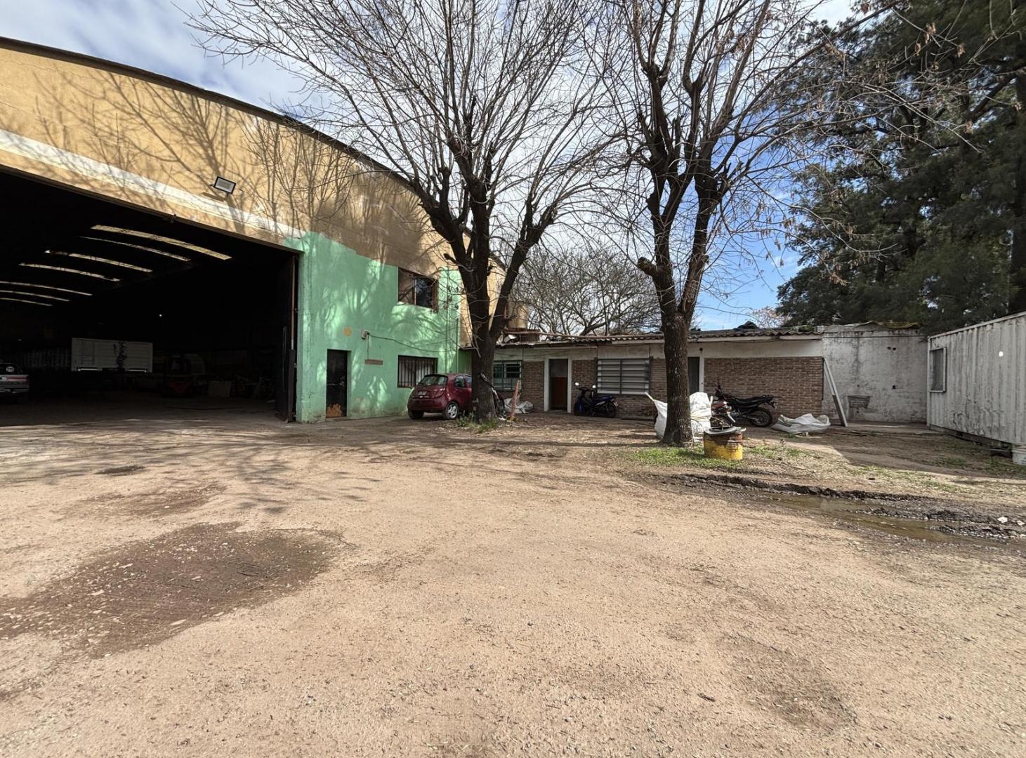 Foto de Battle y Ordoñez - Bv Avellaneda - 2190 m2 cubiertos de galpon 1710 m2, imagen 1