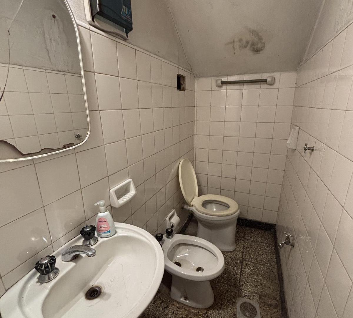 Foto de Local comercial / deposito en alquiler 260 m2 totales, imagen 4