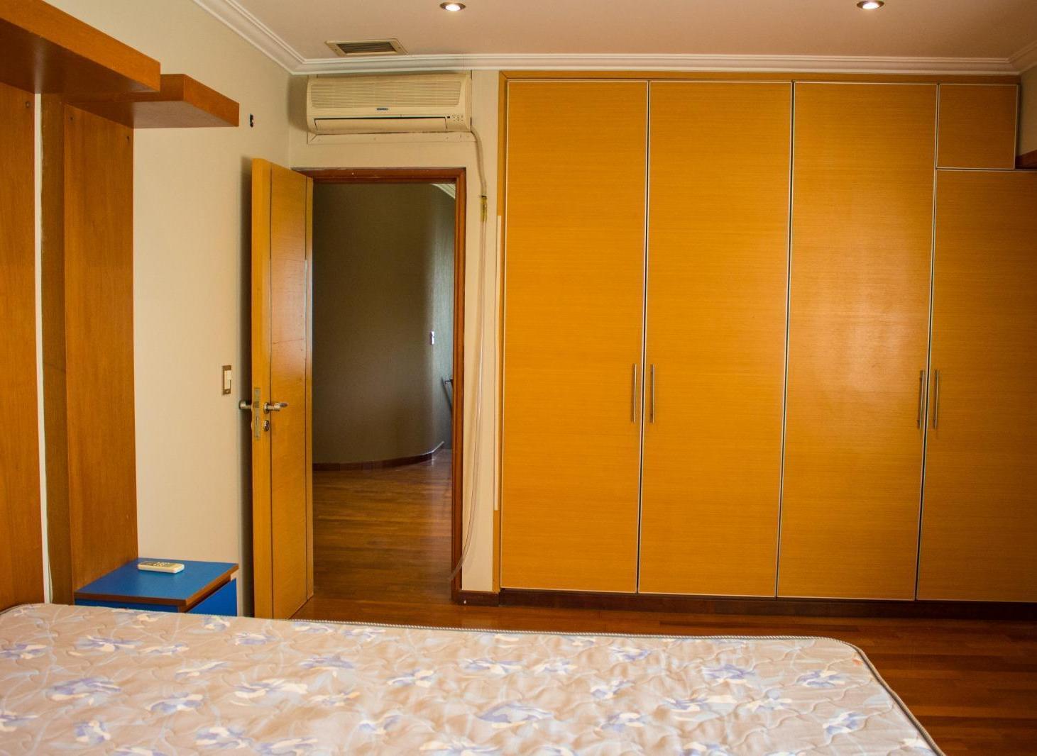 Foto de Casa 4 dorm en 3 plantas, 465 m² cubiertos — Funes Hills San Marino, imagen 3