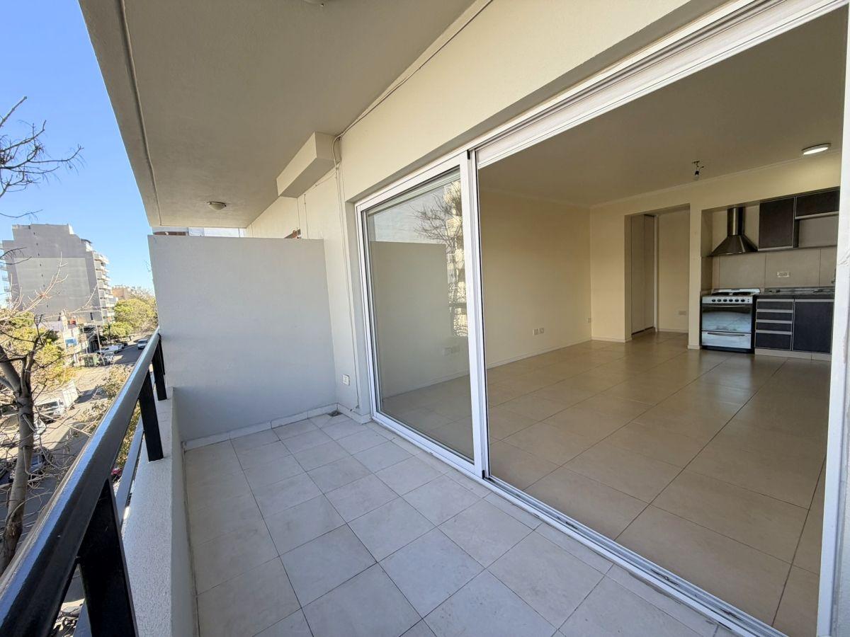 Foto de Moderno Monoambiente al frente con balcón – Villa del Parque, imagen 5
