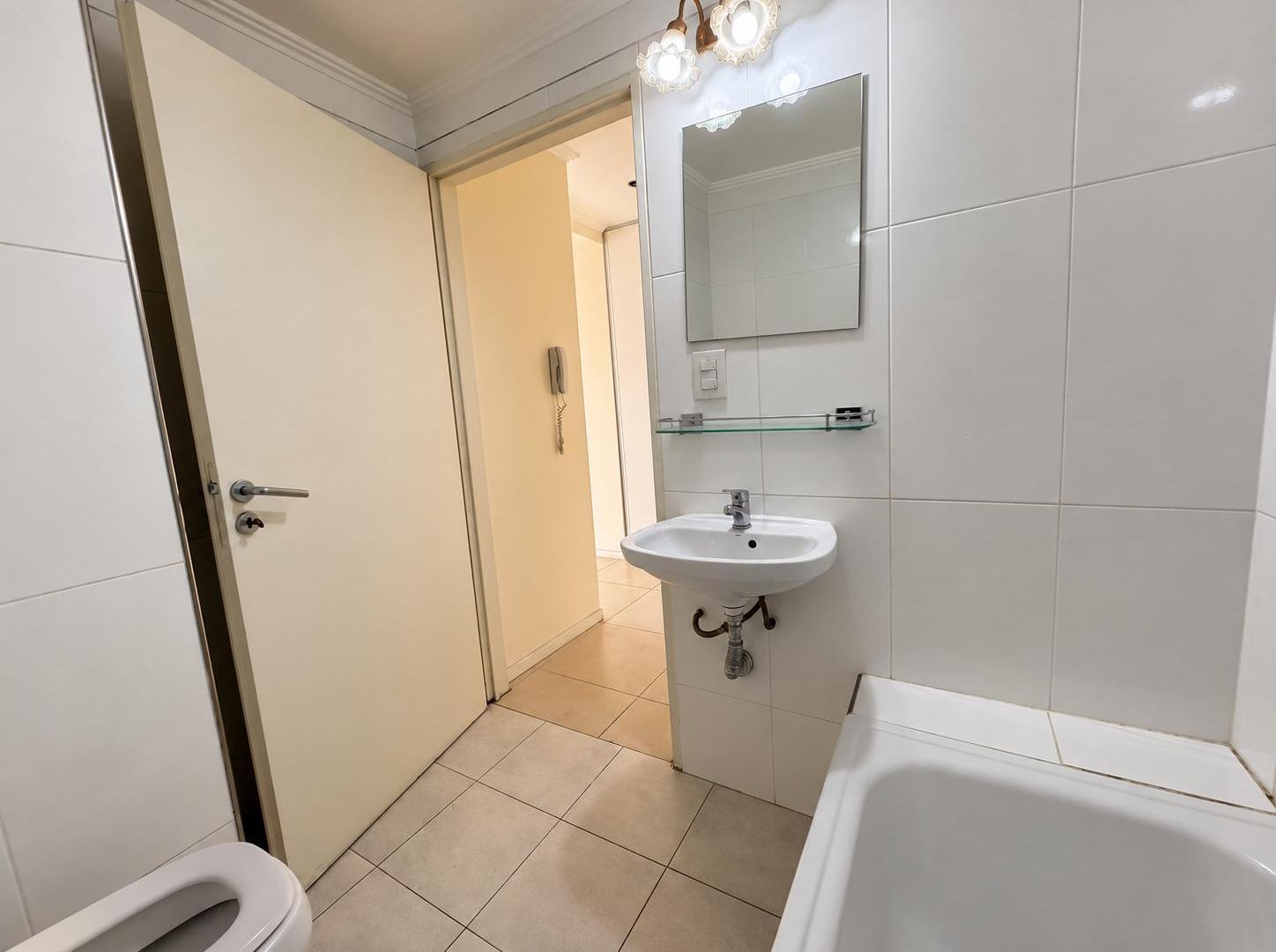 Foto de Moderno Monoambiente al frente con balcón – Villa del Parque, imagen 2