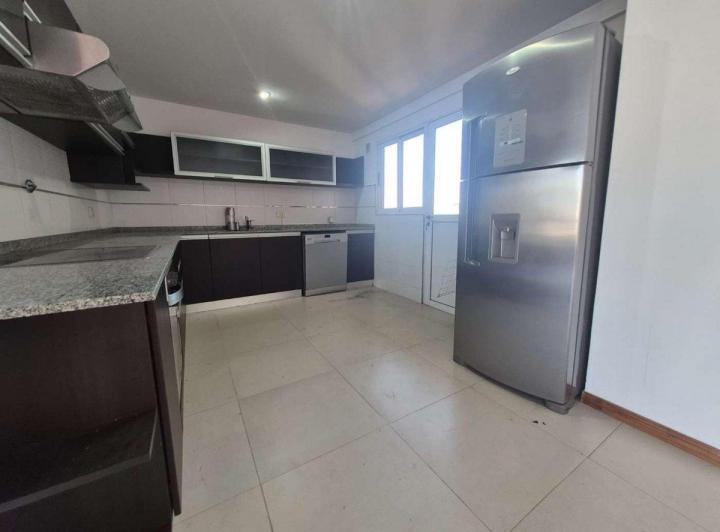 Venta departamento 6 ambiente en Lanús cochera 3