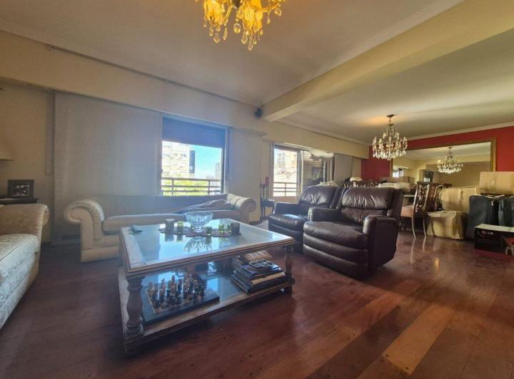 Venta departamento de  categoría 6 amb en Belgrano 2