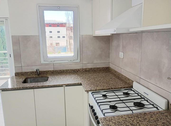 ALQUILER MONOAMBIENTE IMPECABLE MORON 5
