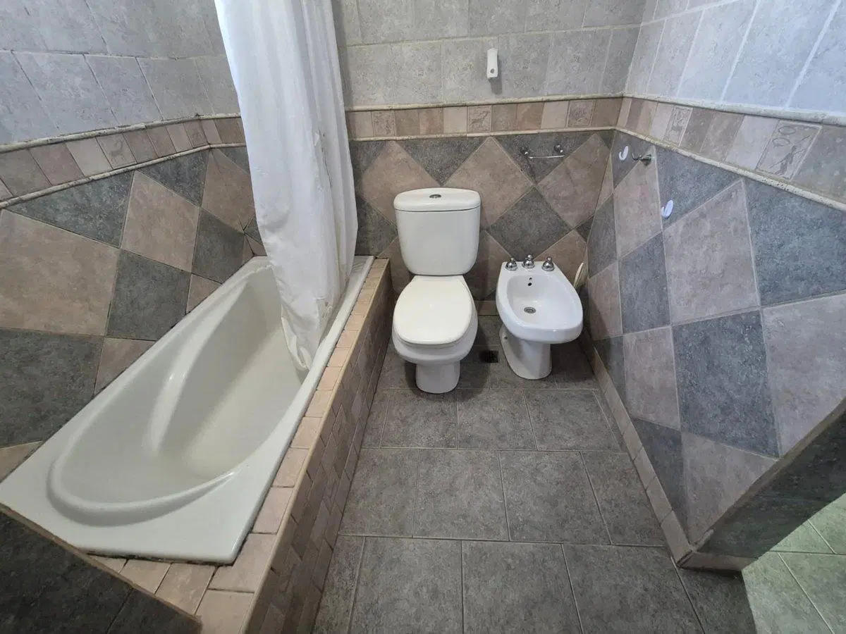 Venta casa 6 ambientes en El Palomar 3