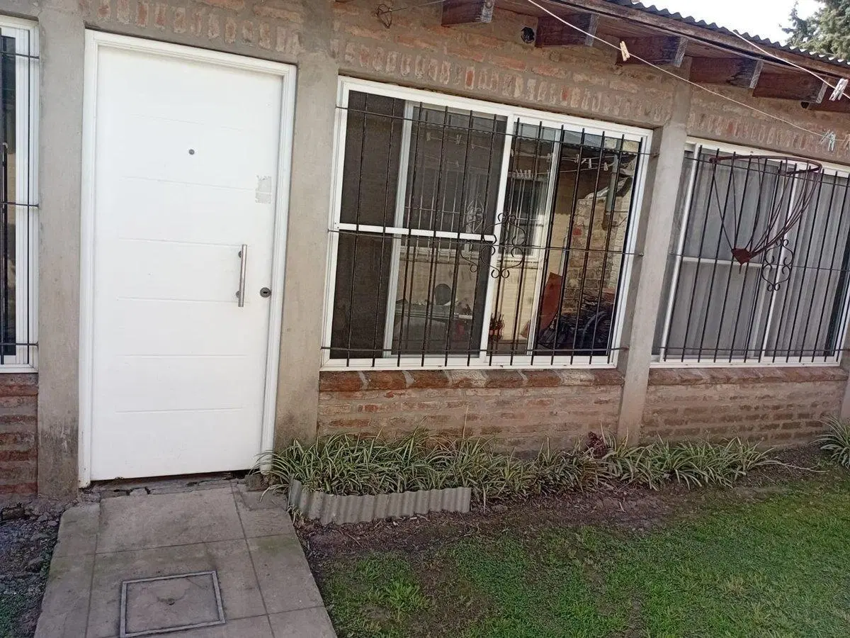 VENTA DE CASA 3 AMBIENTES EN PALOMAR 5