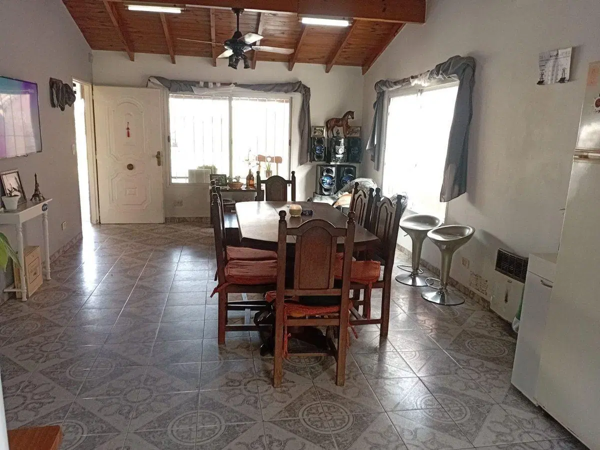VENTA DE CASA 3 AMBIENTES EN PALOMAR 2