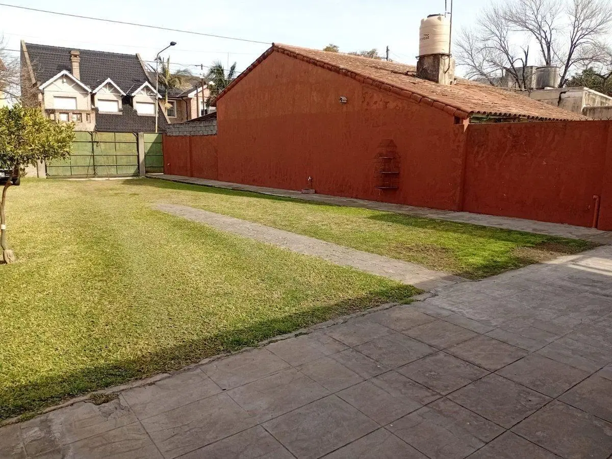 VENTA DE CASA 3 AMBIENTES EN PALOMAR 3