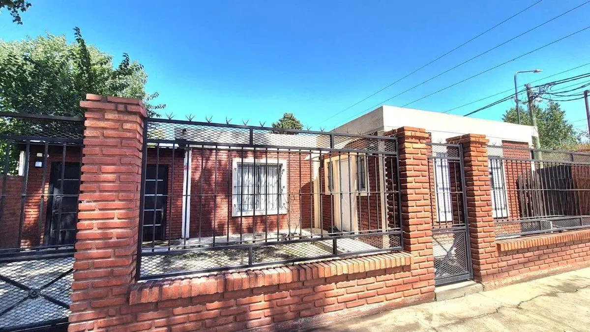 VENTA CASA 4 AMBIENTES EN VIRREY DEL PINO 2