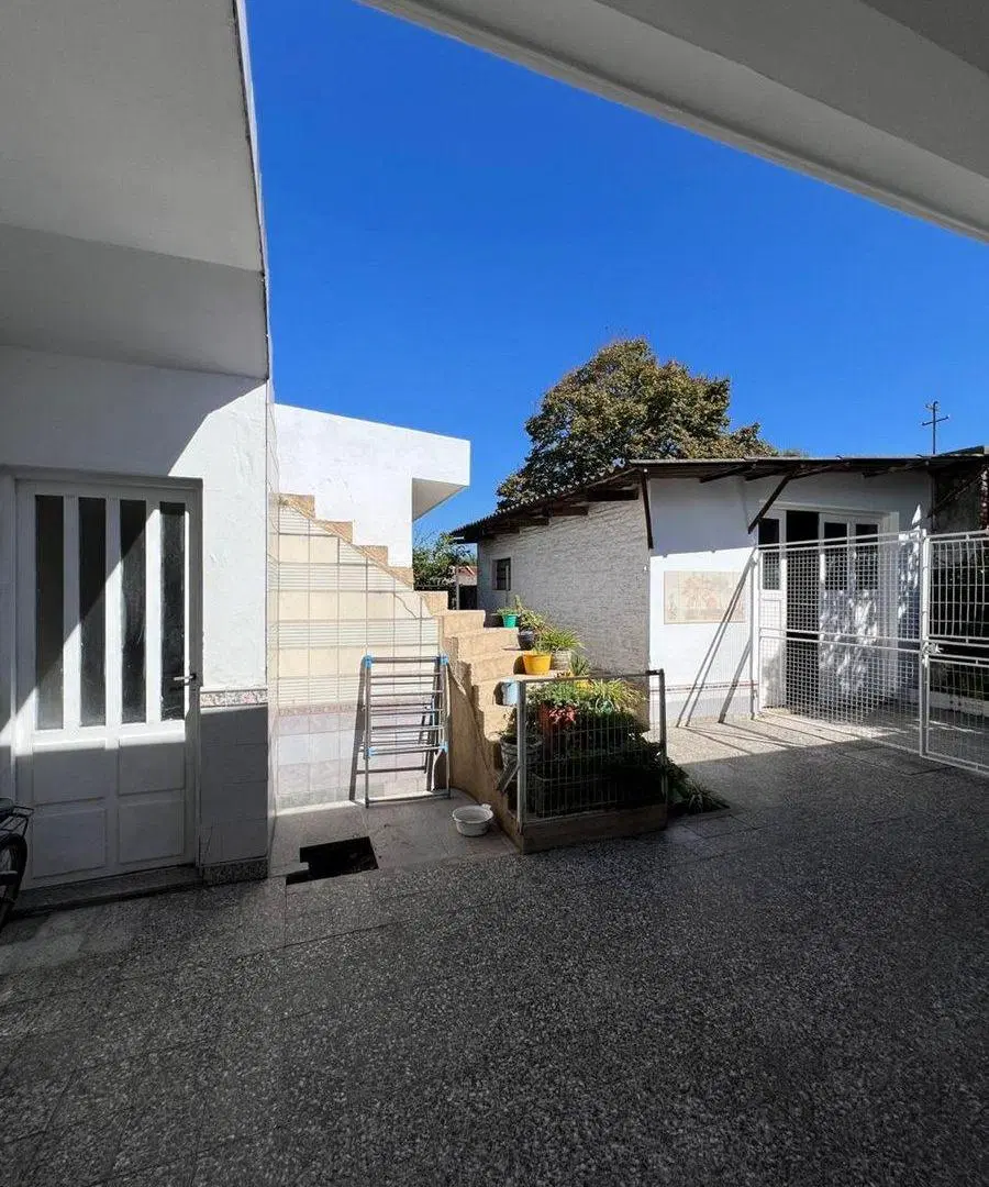 VENTA CASA DE 3 AMBIENTES LOMAS DEL MIRADOR 4