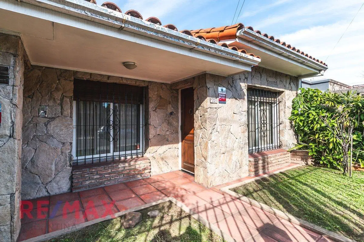 VENTA CASA 8 AMBIENTES RAMOS MEJÍA 3