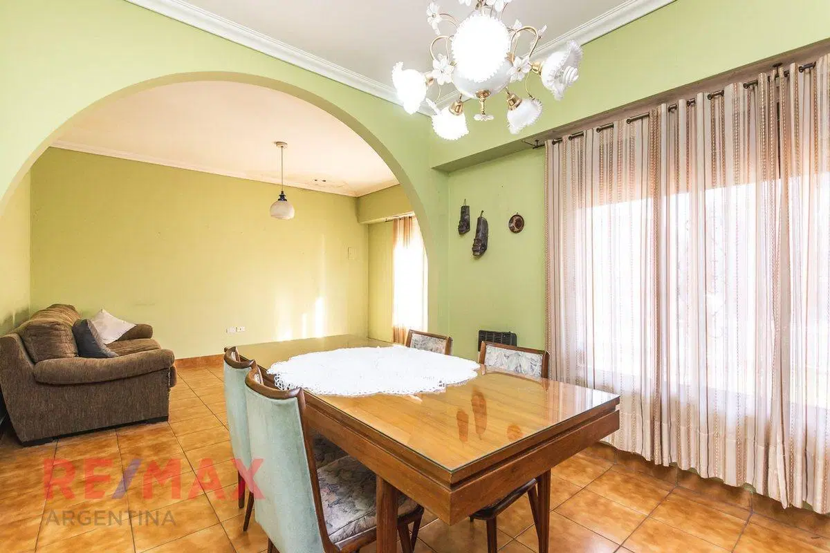 VENTA CASA 8 AMBIENTES RAMOS MEJÍA 4