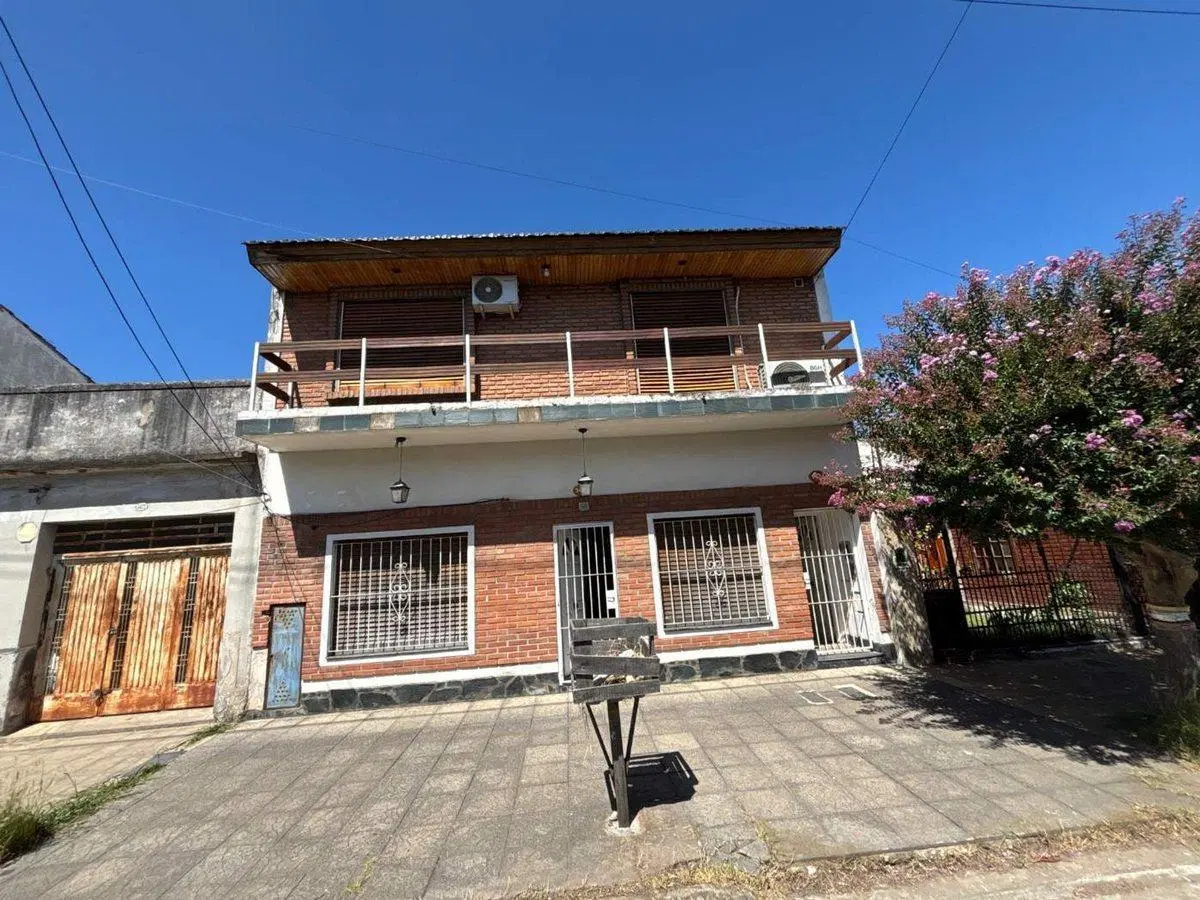 VENTA CASA MULTIFAMI 5 AMBIENTES LOMAS DEL MIRADOR 5