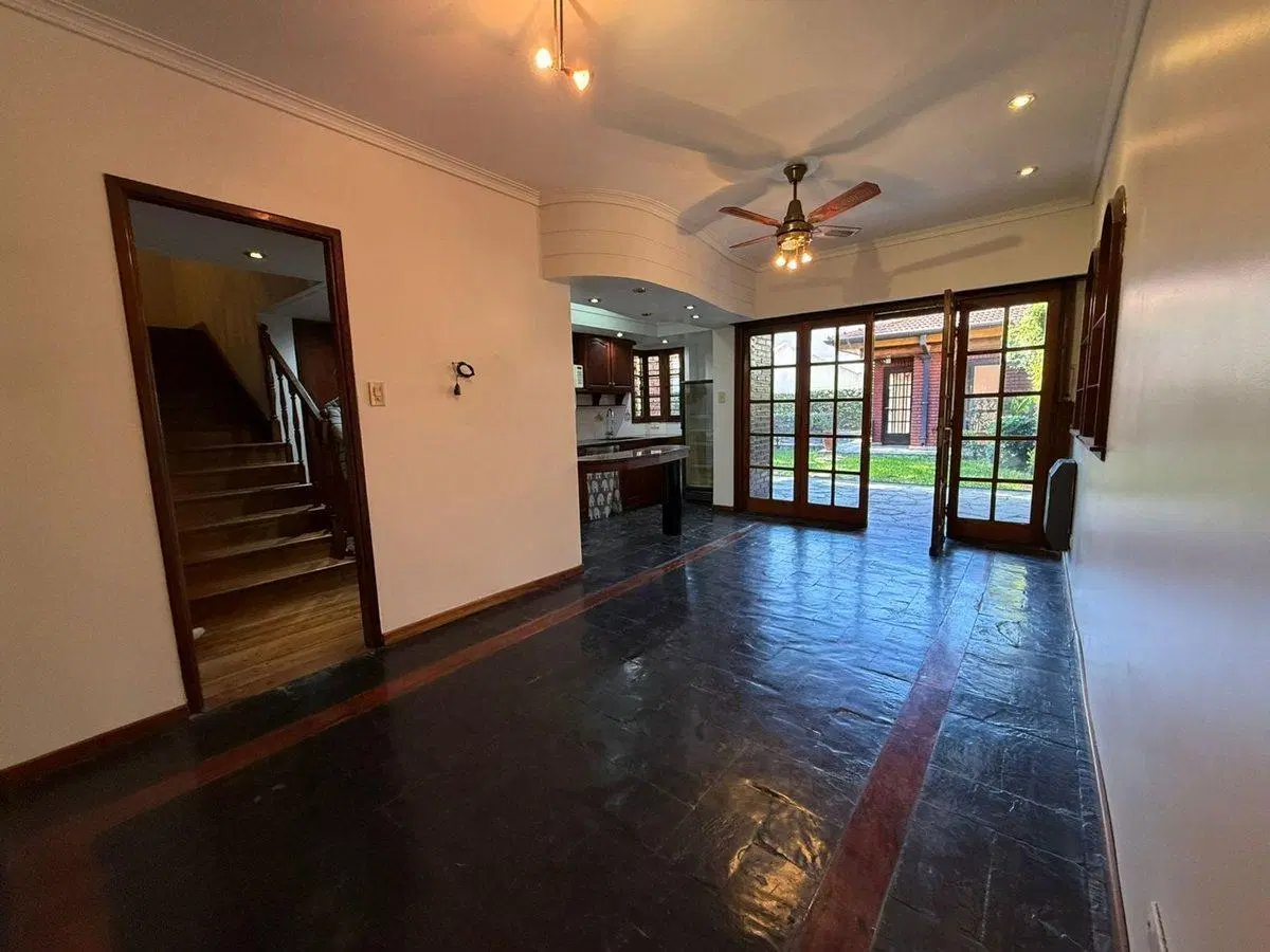 Venta casa 8 ambientes Ramos Mejía 5