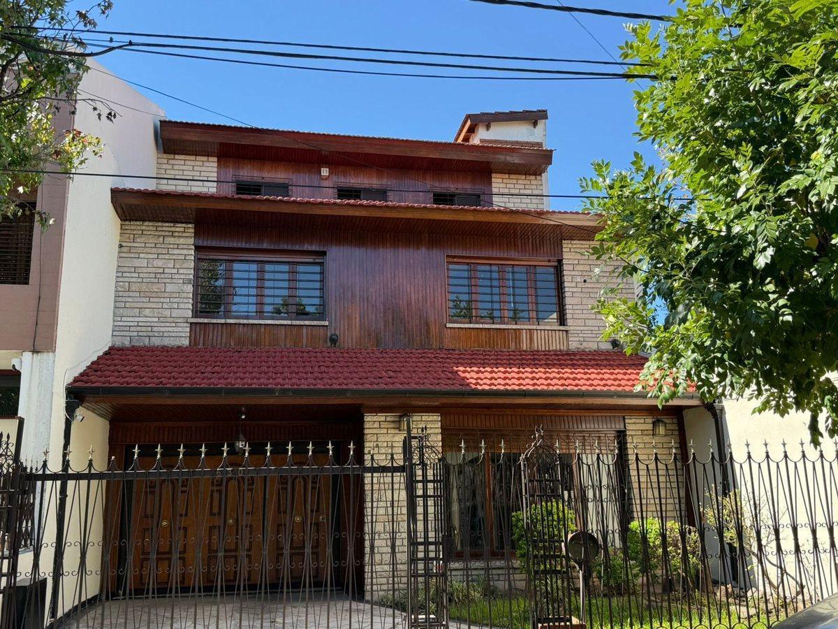 Venta casa 8 ambientes Ramos Mejía