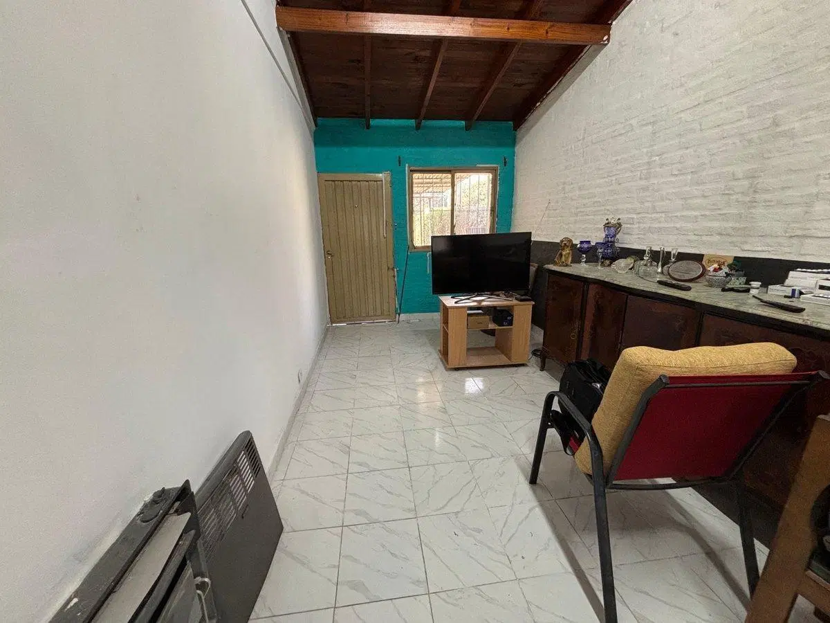 VENTA CASA 4 AMBIENTES MORENO 2