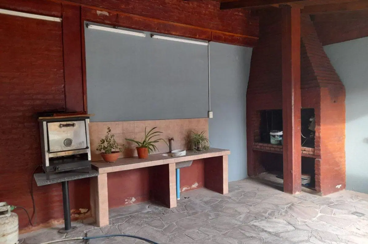 VENTA CASA 4 AMBIENTES MORENO 3