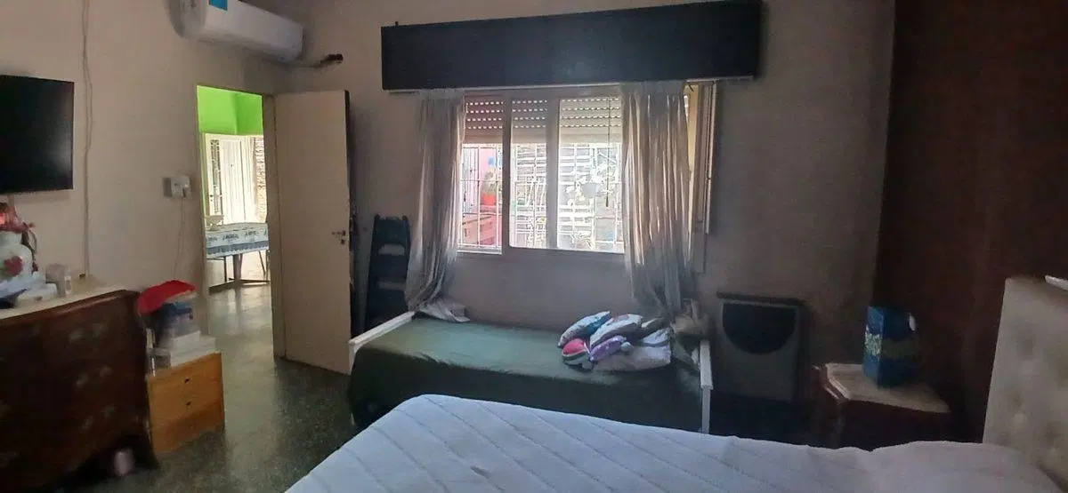 VENTA CASA 4 AMBIENTES EN ISIDRO CASANOVA 3