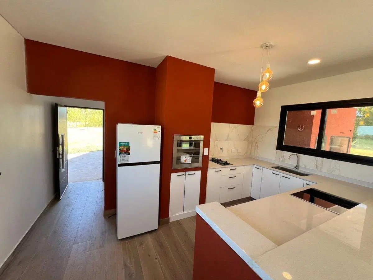 VENTA CASA  LAS GOLONDRINAS GOLF  LUJAN 2