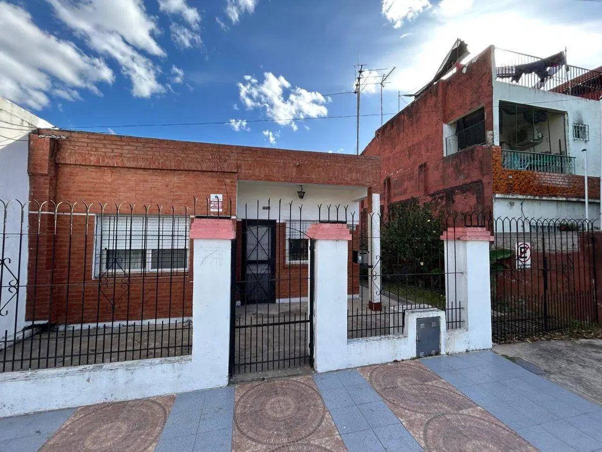 VENTA CASA 3 AMB EN LAFERRERE 4