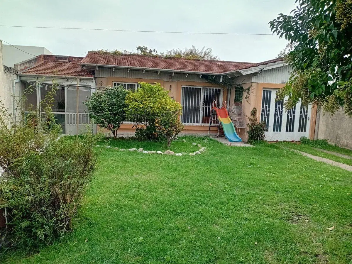 VENTA DE CASA 3 AMBIENTES BANDFIELD 3