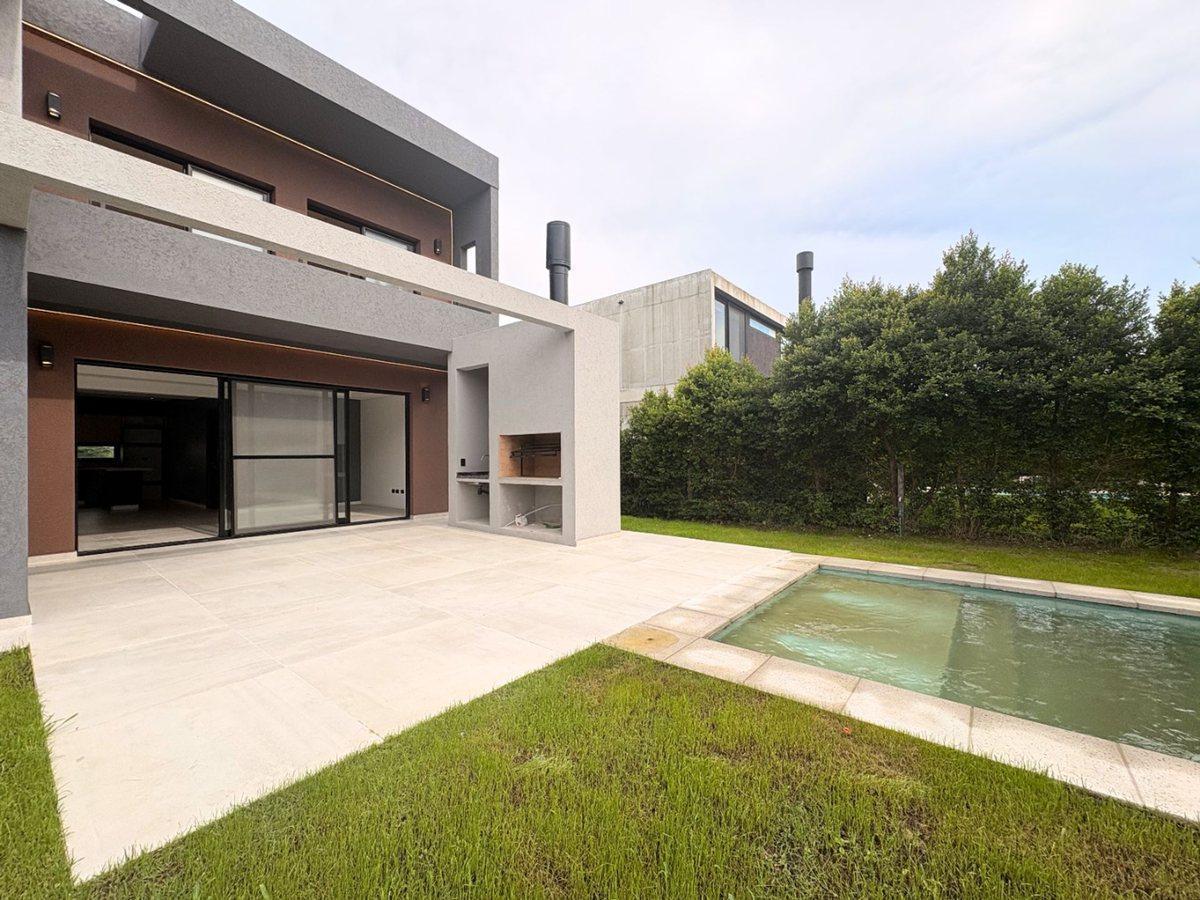 VENTA CASA 6 AMBIENTES CASTAÑOS NORDELTA