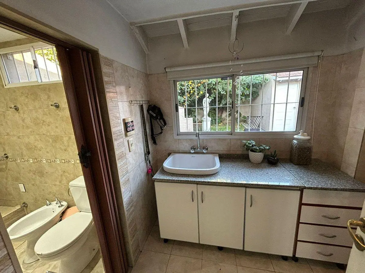 VENTA CASA 4 AMB EN MORON 4