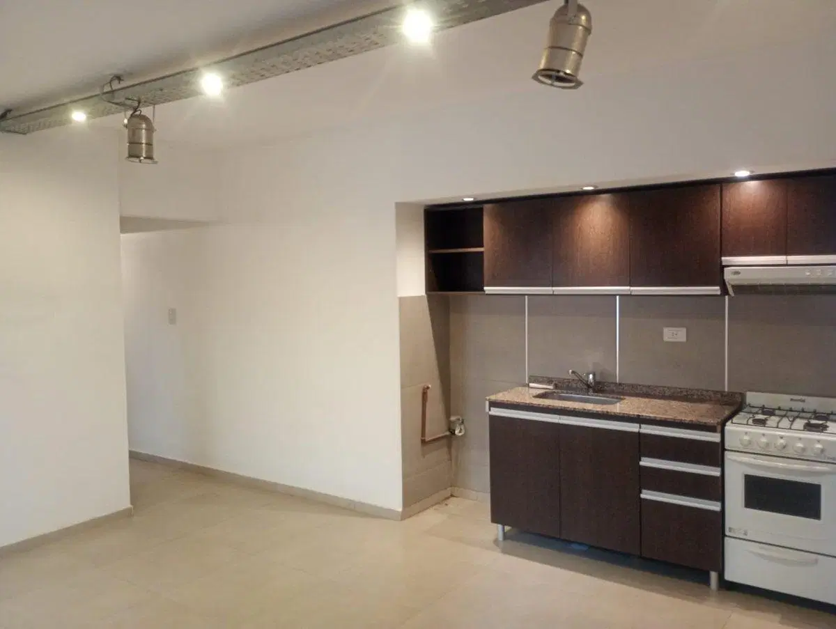 Venta PH 3 amb al frente con patio Villa Luzuriaga 4