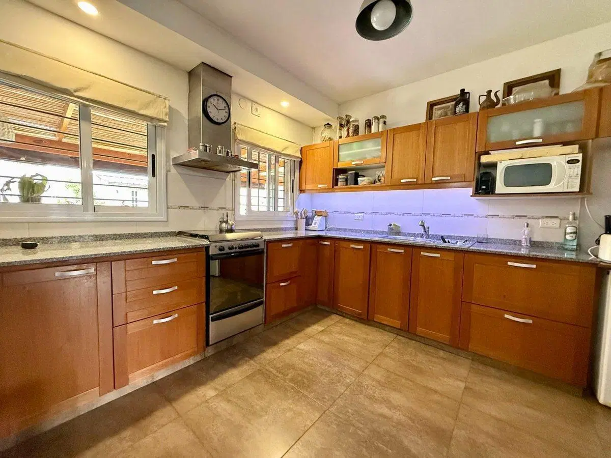Venta casa cuatro ambientes en Villa Luzuriaga 3