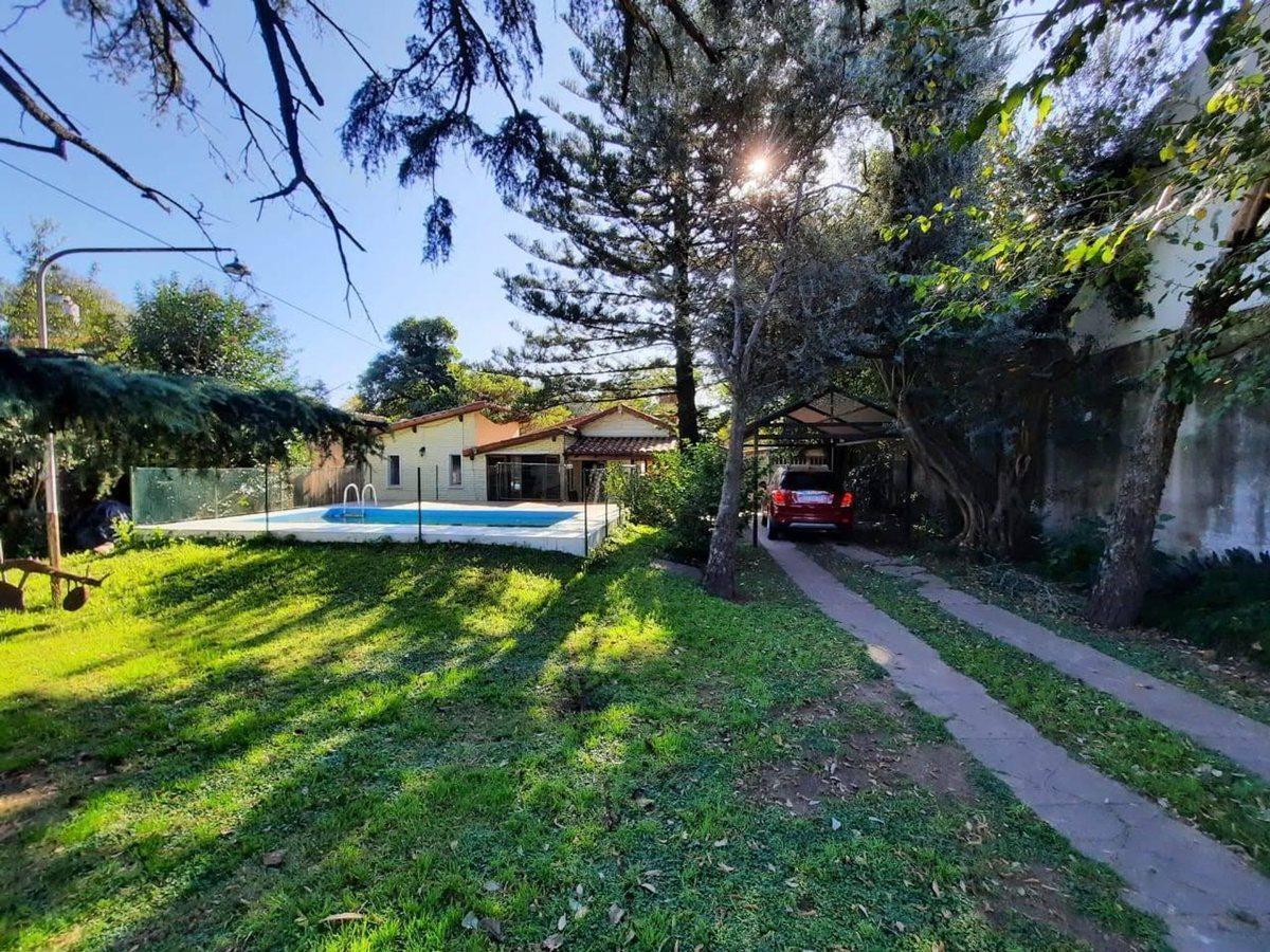 VENTA CASA DE 4 AMBIENTES EN VILLA LUZURIAGA