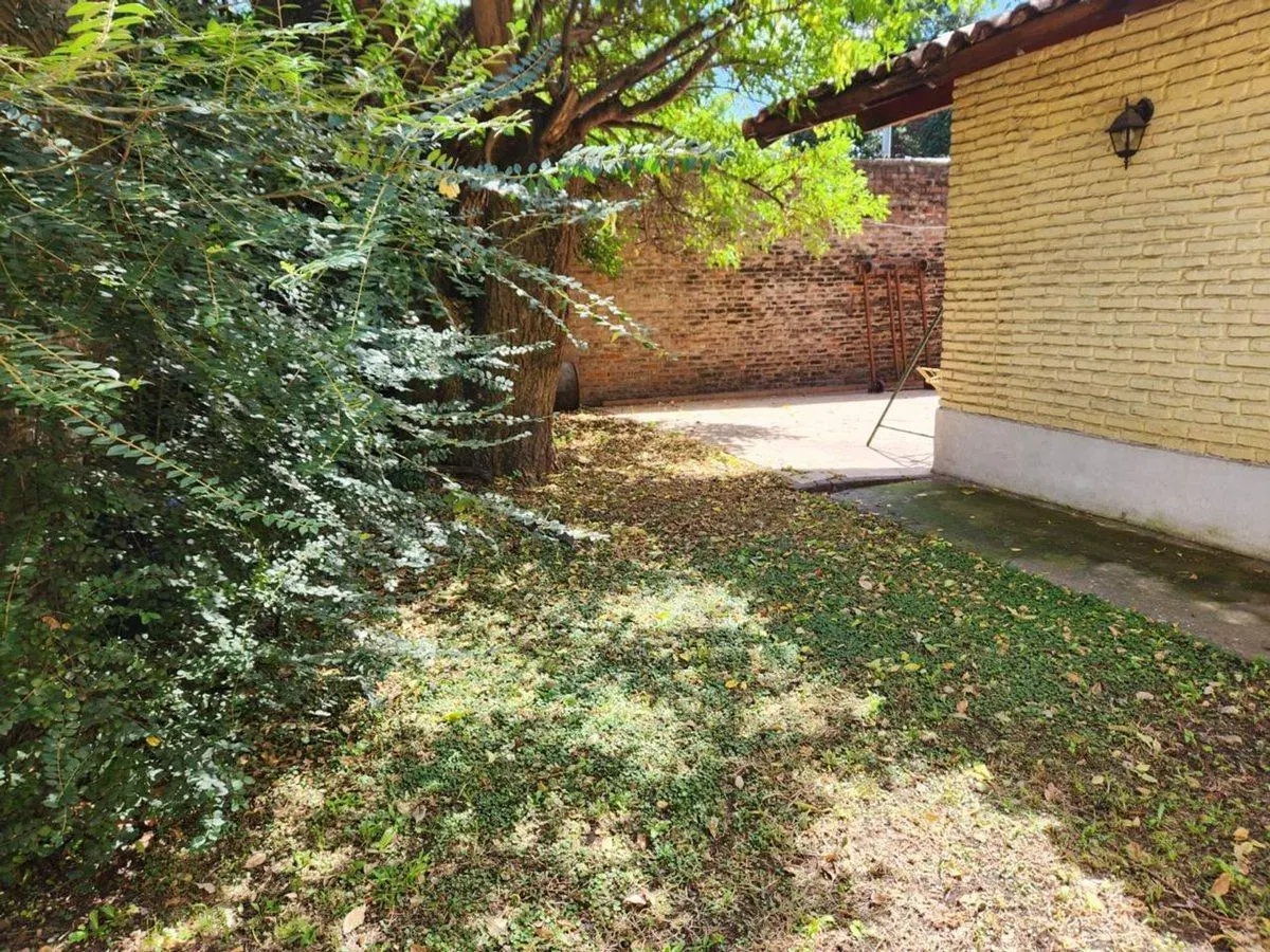 VENTA QUINTA DE 4 AMBIENTES EN VILLA LUZURIAGA 2