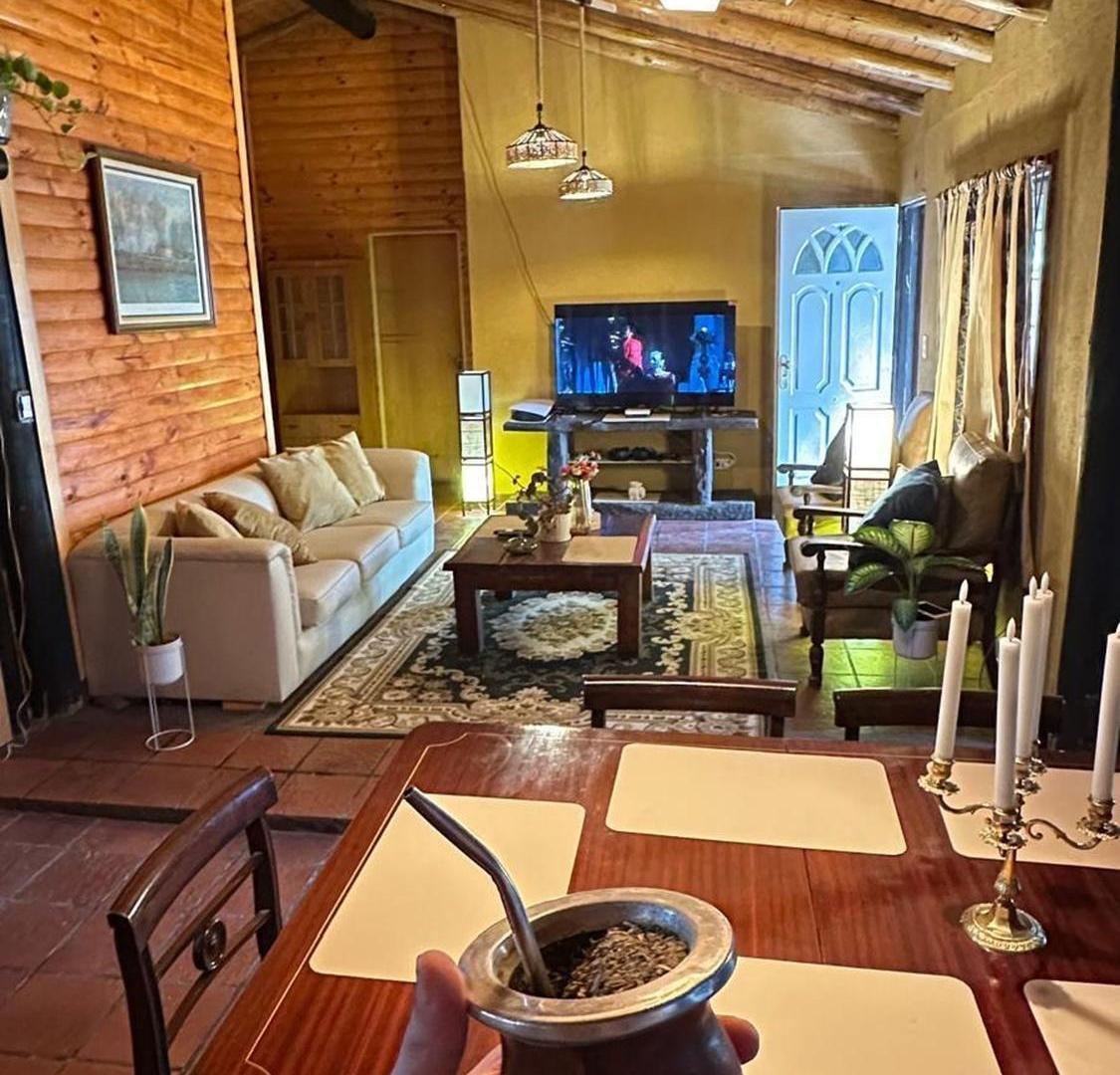 Venta casa 4 ambientes con pileta Trujui