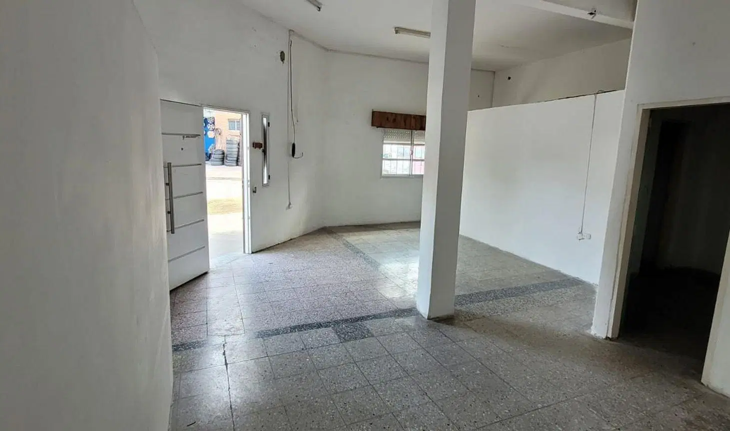 VENTA BLOCK LAFERRERE TRES LOCALES MAS PH 4 AMB 4