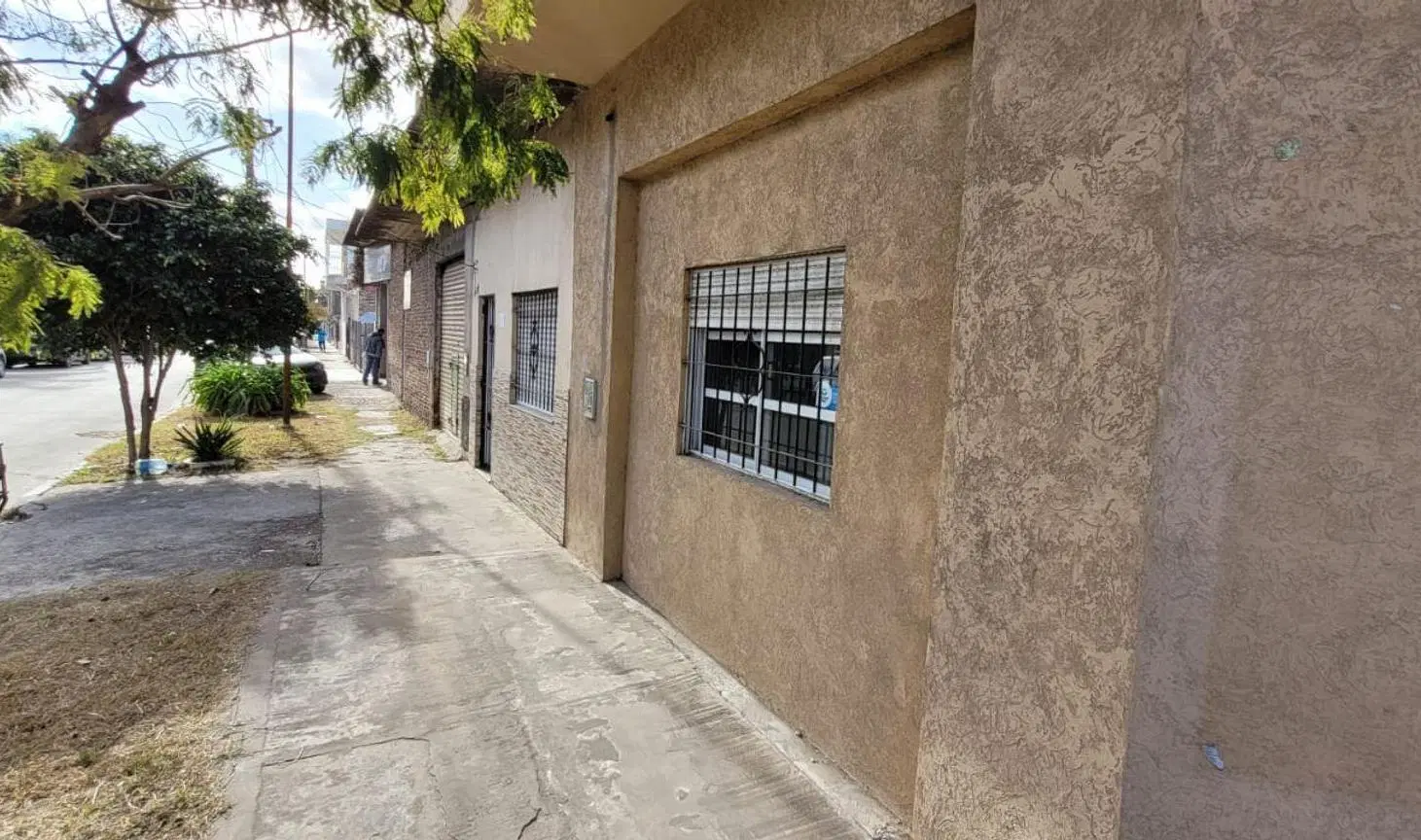 VENTA BLOCK LAFERRERE TRES LOCALES MAS PH 4 AMB 2