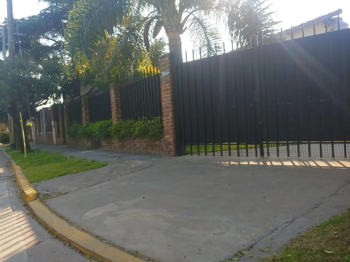 VENTA DE PROPIEDAD CON 2 CASAS SOBRE LOTE 3