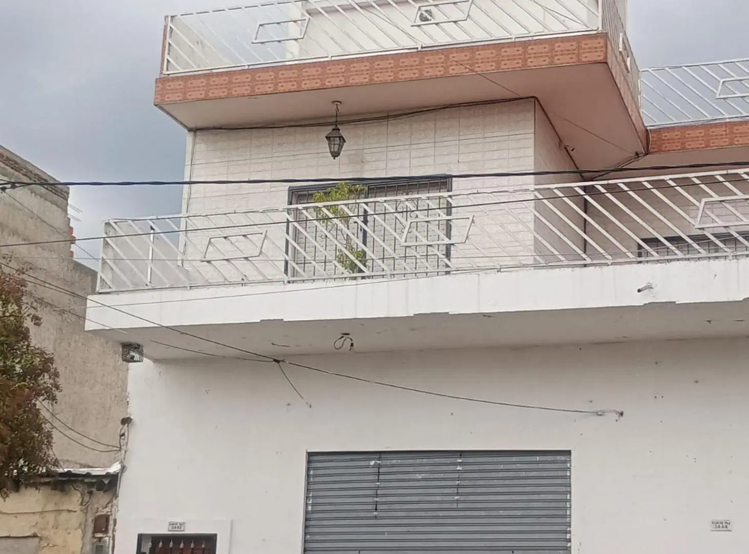 Venta casa con departamento y local Laferrere 4