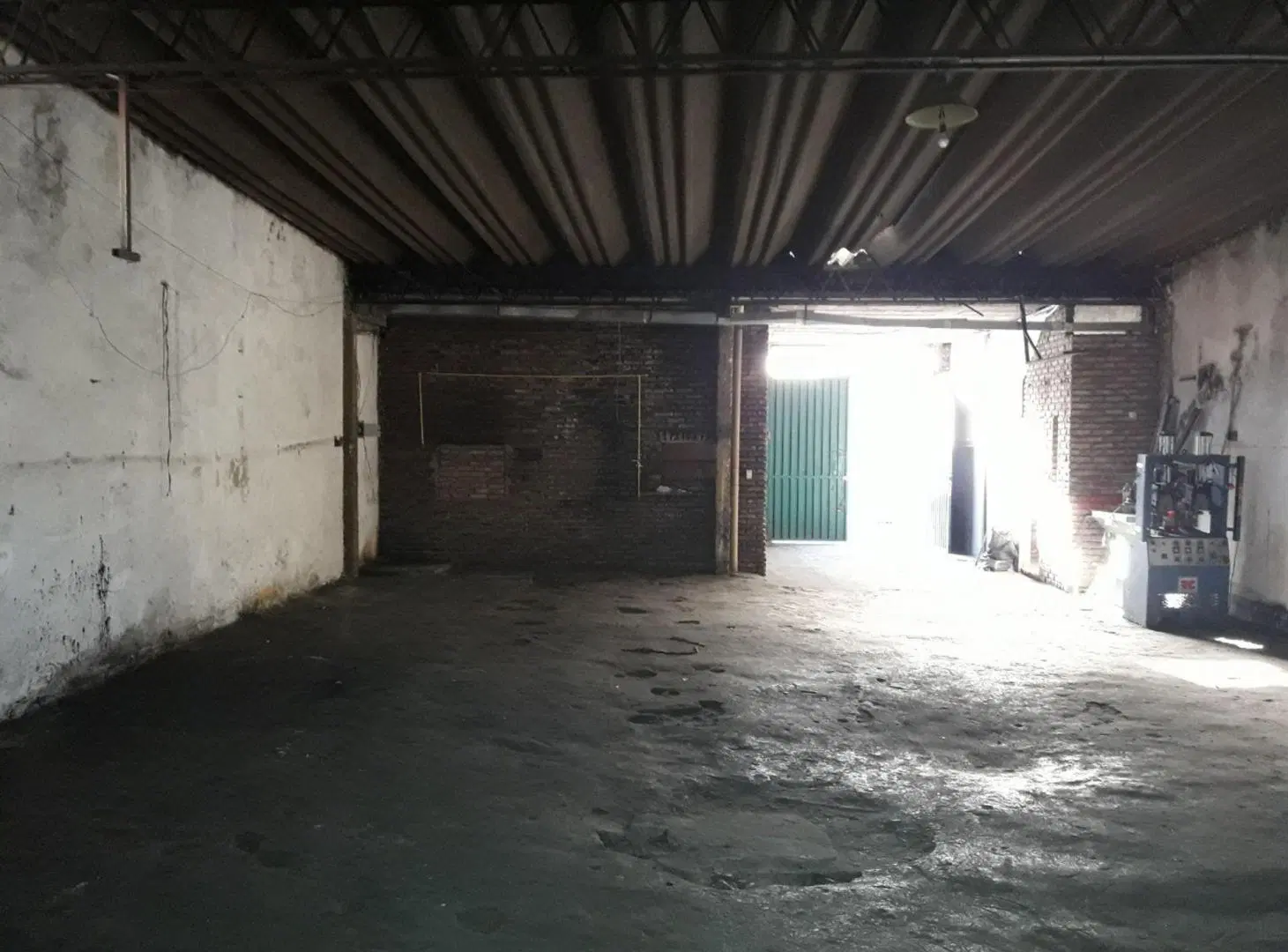 VENTA DE GALPON CON DTO.3 AMBIENTES Y MONOAMBIENTE 2