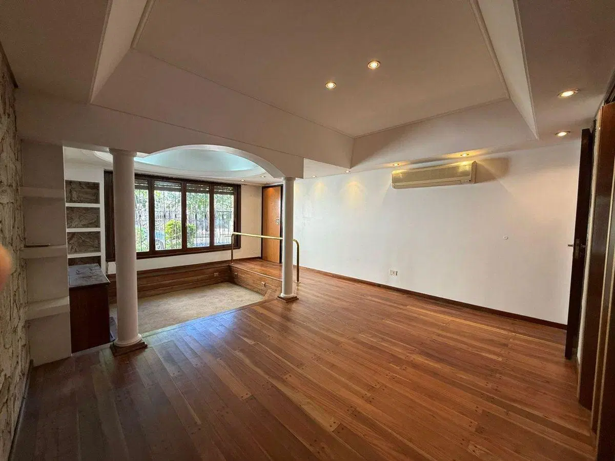 Venta casa 8 ambientes Ramos Mejía 2