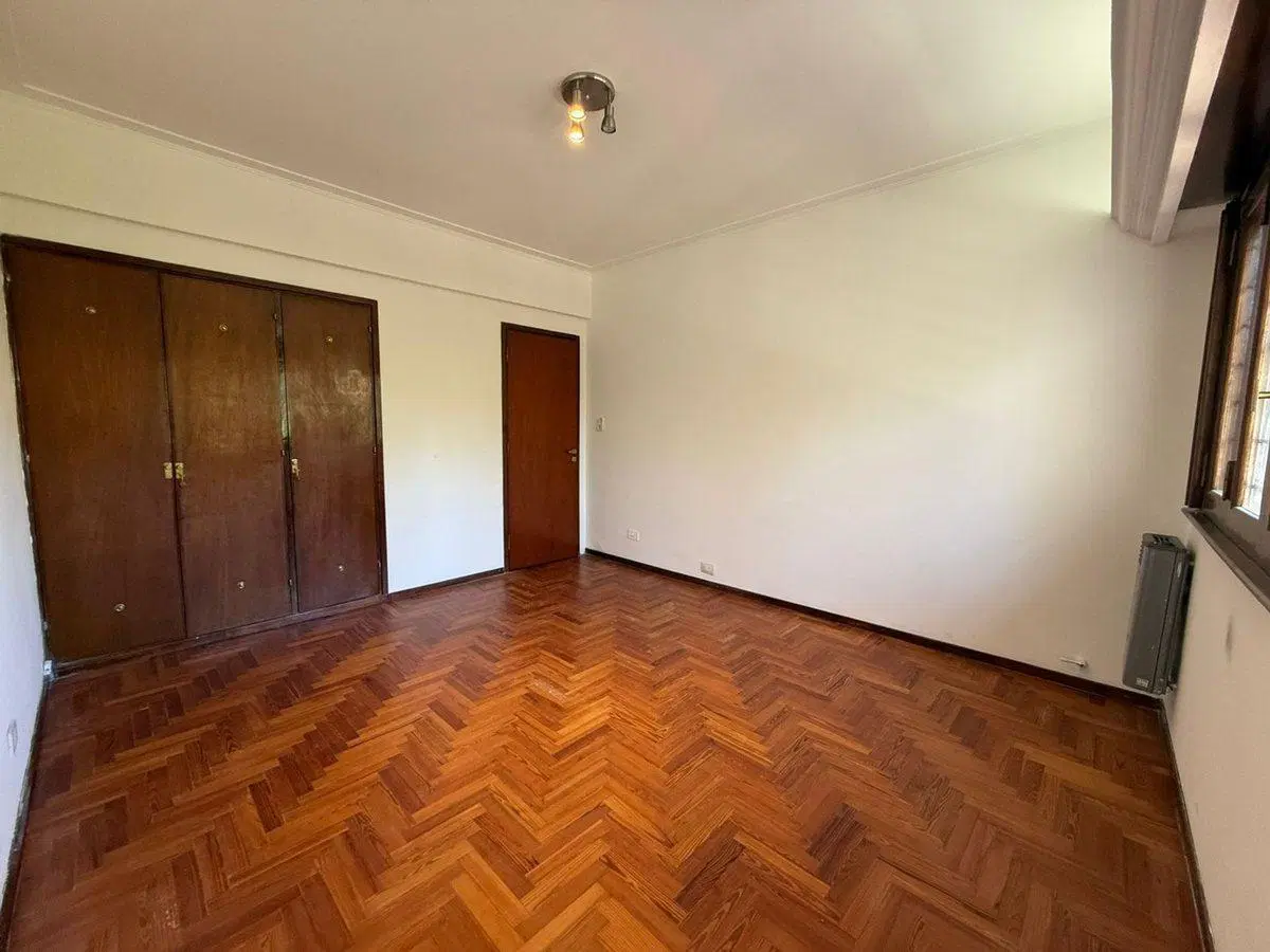 Venta casa 8 ambientes Ramos Mejía 5
