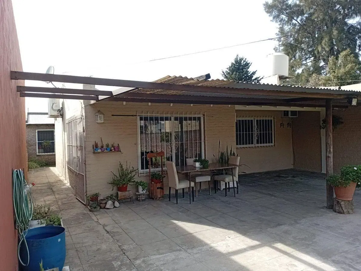 VENTA DE CASA 3 AMBIENTES EN PALOMAR 5