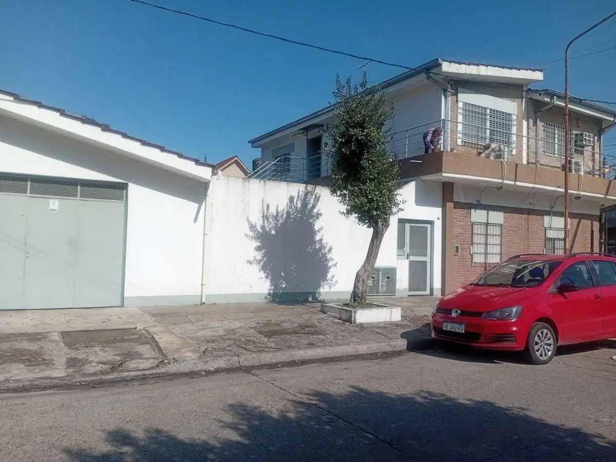 VENTA DE CASA CON LOCAL VILLA LUZURIAGA 2