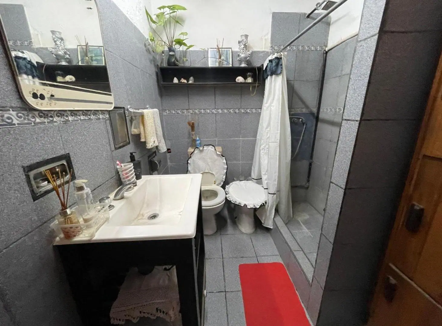 se vende casa en Gonzáles Catan con 3 ambientes 2
