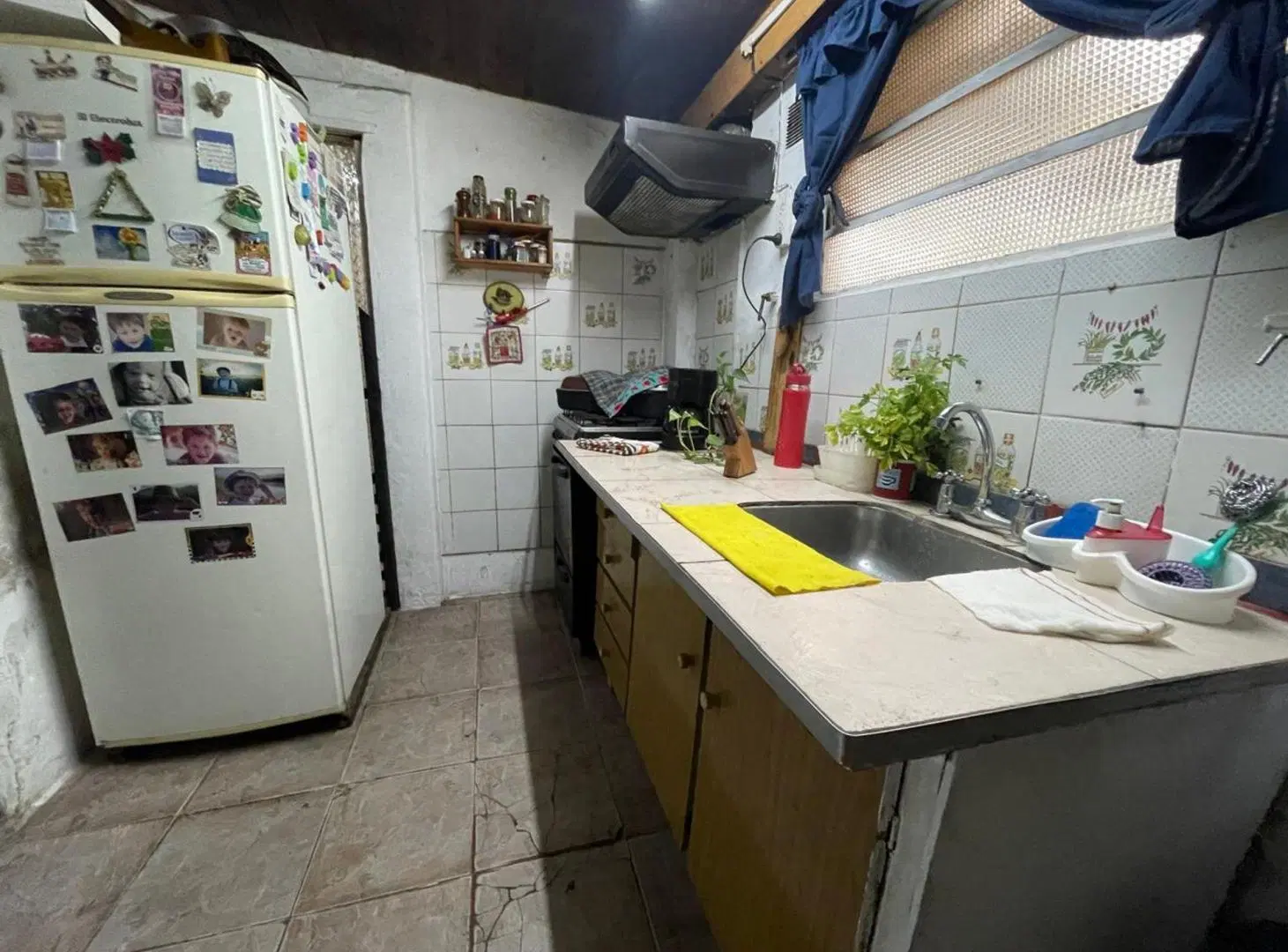 se vende casa en Gonzáles Catan con 3 ambientes 8