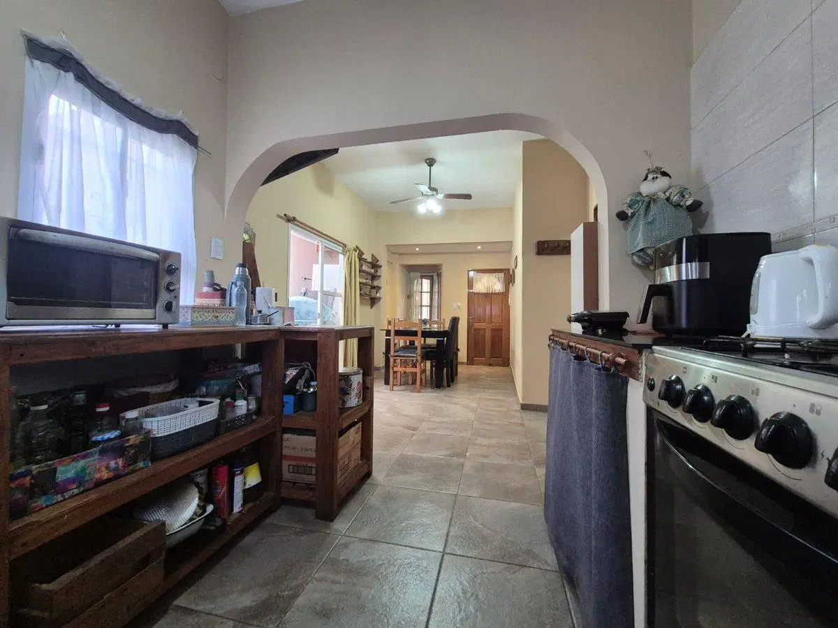 Venta casa 6 ambientes en El Palomar 2