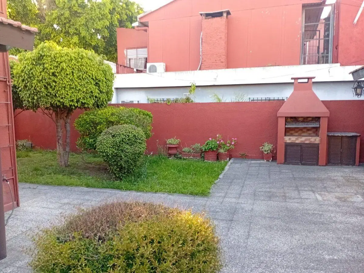 VENTA DE CASA 4 AMBIENTES EN TAPIALES 8